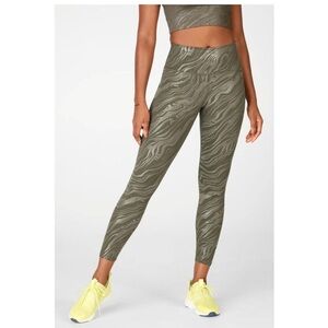 Fabletics High Waisted
Powerhold 7/8 Leggings Green Marbleize Women's 2X NWOT